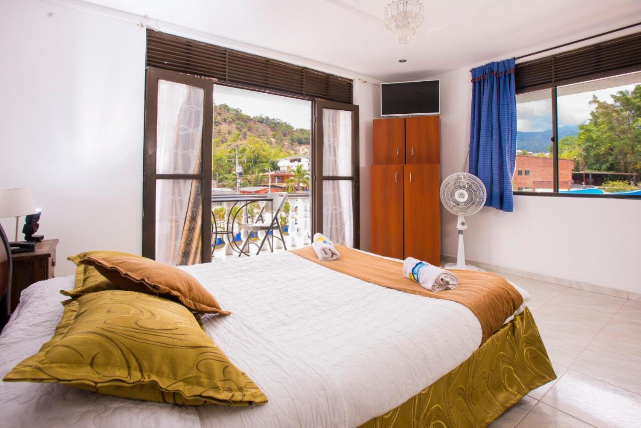 Hotel La Puerta Del Sol 拉维加 外观 照片